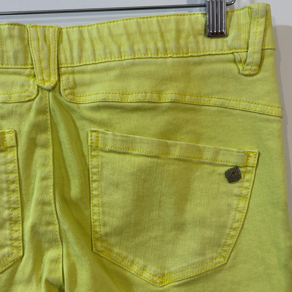 Democracy Women’s Lime Yellow High Rise Cropped Cuffed Jeans Size 2 - Picture 5 of 14